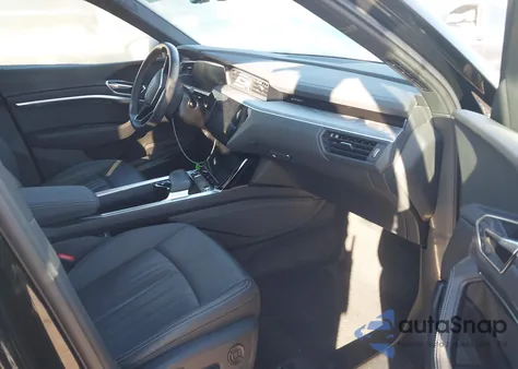 2024 Audi Q8 E-Tron S Line Premium Plus Quattro z USA, uszkodzony, nr VIN WA1CAAGE7RB033493